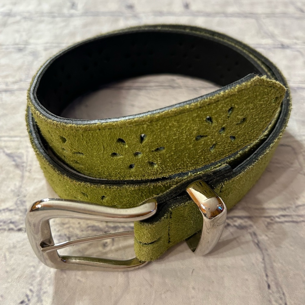 ABSOLUTELY FRESH GREEN PIG SKIN CUT OUTS SILVER TONE BUCKLE BELT WOMEN’S MED